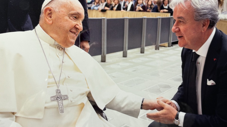 Papa Franciasco e il Presidente AOOI Giuseppe Tortoriello